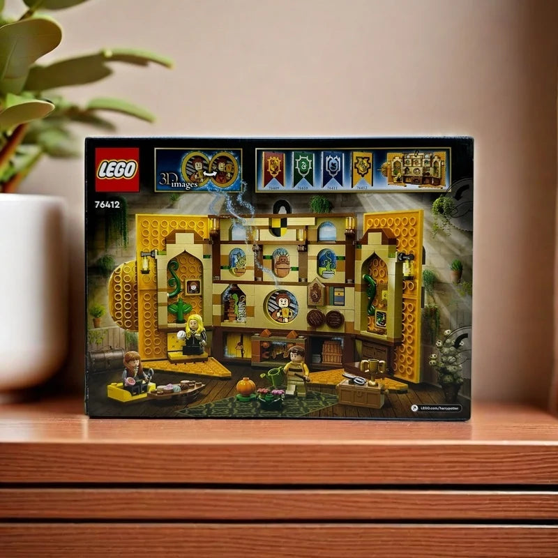 76412 LEGO Harry Potter Hufflepuff House Banner Hogwarts Castle Common Room, Building Set with 3 Minifigures and Mandrake