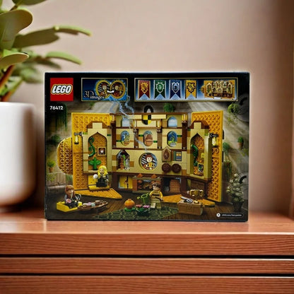 76412  LEGO Harry Potter Hufflepuff House Banner  Hogwarts Castle Common Room, Building Set with 3 Minifigures and Mandrake